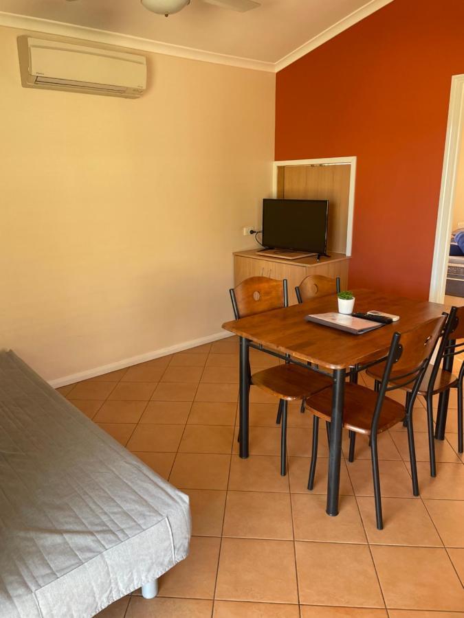 Outback Oasis Caravan Park Carnarvon Bagian luar foto