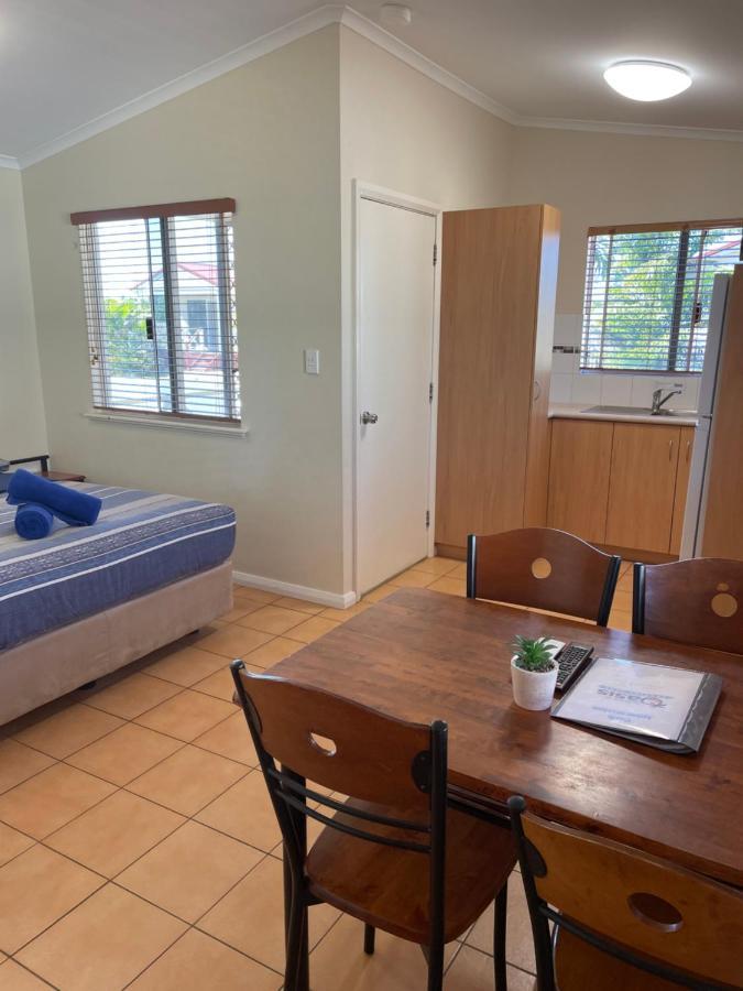 Outback Oasis Caravan Park Carnarvon Bagian luar foto