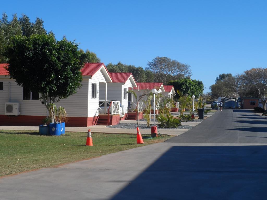 Outback Oasis Caravan Park Carnarvon Bagian luar foto