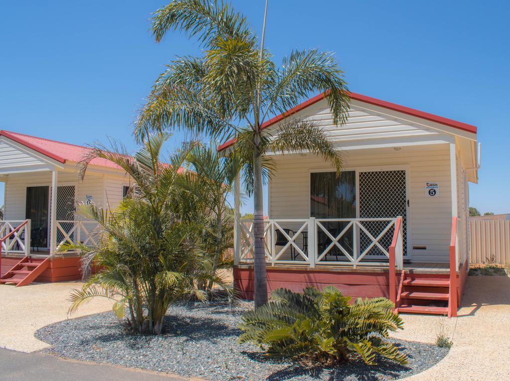 Outback Oasis Caravan Park Carnarvon Bagian luar foto