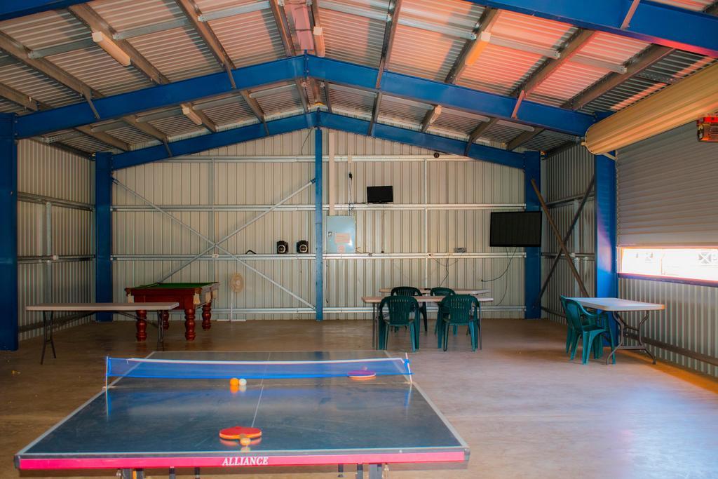 Outback Oasis Caravan Park Carnarvon Bagian luar foto